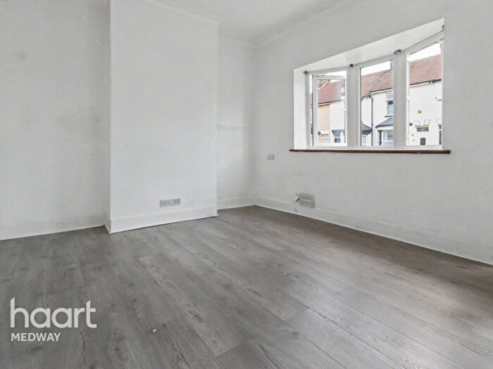 3 Bedroom Apartment To Rent In Bill Street Road, Rochester, ME2