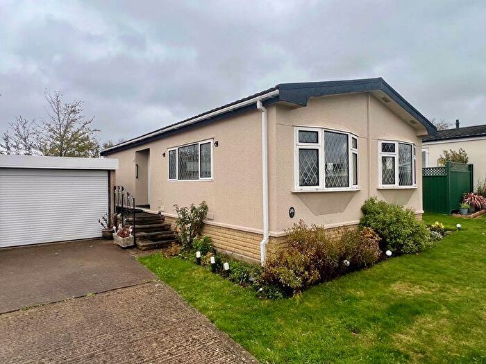 2 Bedroom Park Home For Sale In Great Value Residential Park Home In Need Of Some Up Dating With Views Over Open Fields., RG42