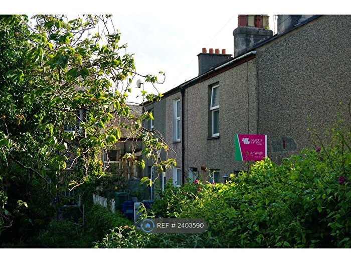 3 Bedroom Terraced House To Rent In The Crescent, Bangor, LL57