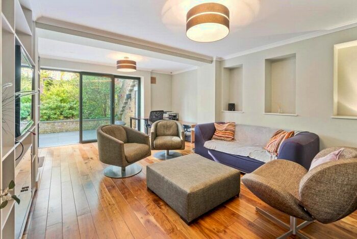 3 Bedroom Detached House To Rent In Riverside Drive, Staines-Upon-Thames, Surrey, TW18