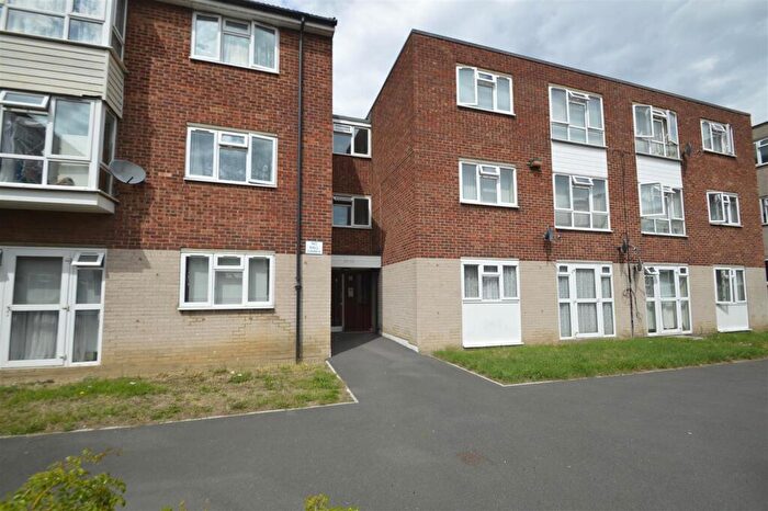 1 Bedroom Apartment For Sale In Ibscott Close, Dagenham, RM10