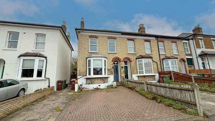 3 Bedroom Semi Detached House For Sale In West Street, Carshalton, Surrey., SM5