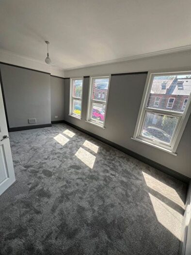 2 Bedroom Flat To Rent In Theydon Street, Walthamstow, London, E17