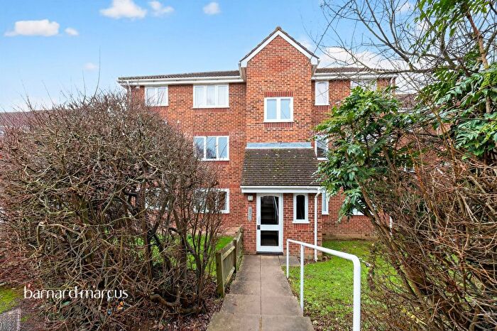 1 Bedroom Flat For Sale In Percy Gardens, Worcester Park, KT4