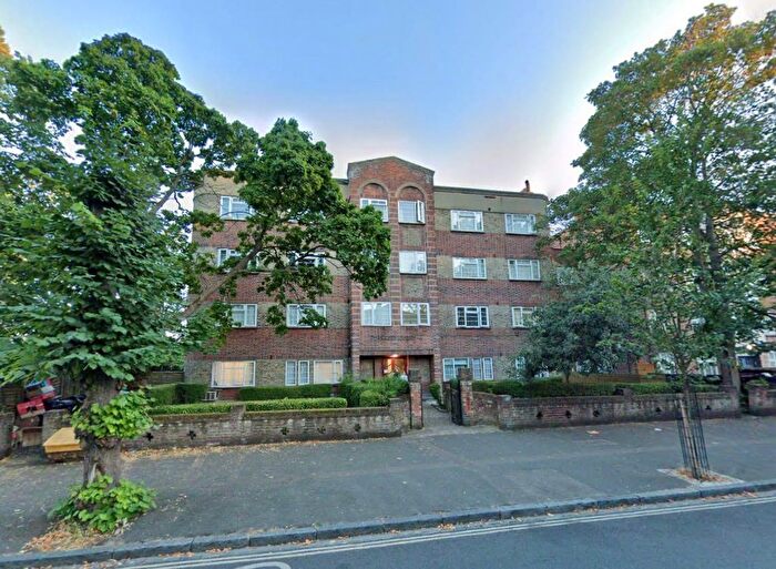 3 Bedroom Flat For Sale In Envill Court, Cazenove Road, N16