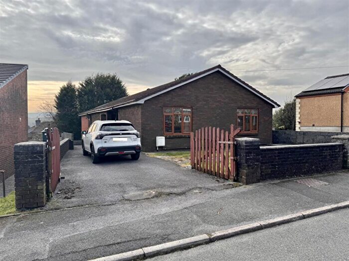 3 Bedroom Detached Bungalow For Sale In Llandeilo Road, Upper Brynamman, Ammanford, SA18