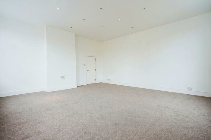 1 Bedroom Apartment To Rent In Chestnut Grove, London, SW12