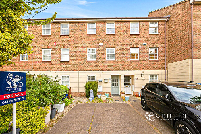 4 Bedroom Town House For Sale In Carew Close, Chafford Hundred, Grays, RM16