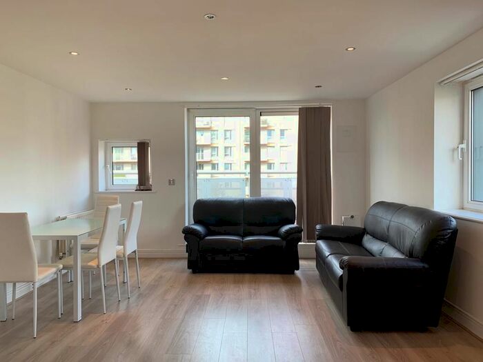2 Bedroom Flat To Rent In Wards Wharf Approach, London, E16