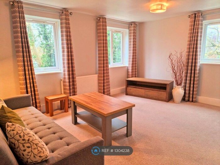 2 Bedroom Flat To Rent In Beech House, Northfield, Birmingham B31