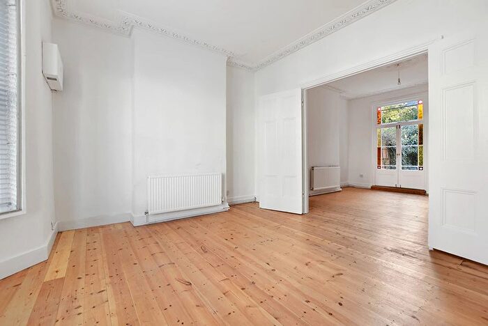 4 Bedroom Terraced House To Rent In Archway Road, Highgate, N6