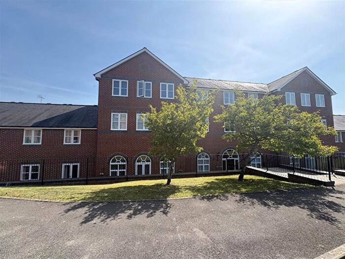 2 Bedroom Flat To Rent In Vestry Close, Andover, SP10