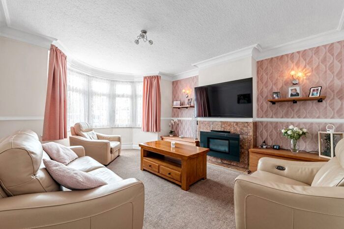 3 Bedroom Terraced House For Sale In Elgin Road, Croydon, CR0