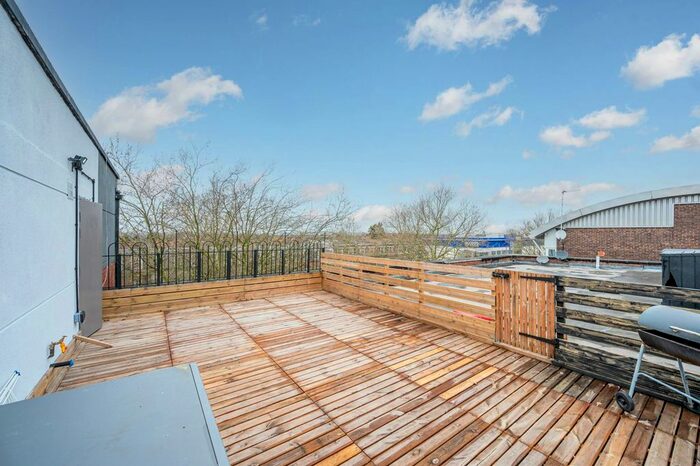 2 Bedroom Flat To Rent In Streatham High Road, Streatham, London, SW16