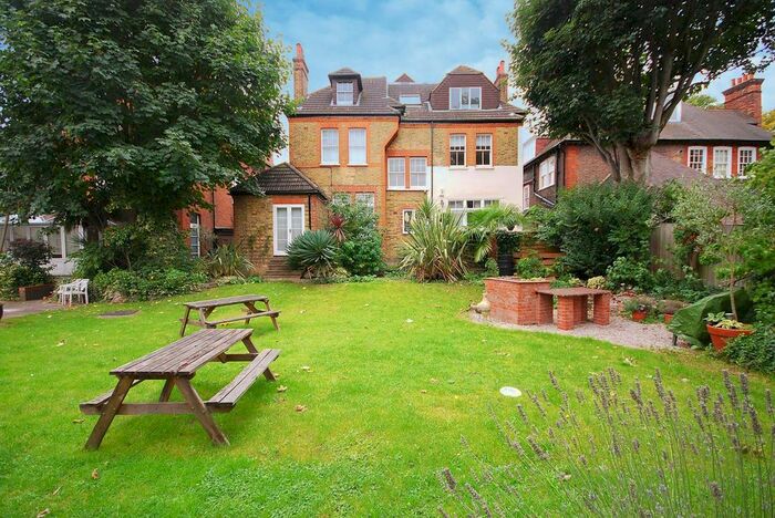 2 Bedroom Flat To Rent In Thrale Road, Streatham Park, London, SW16