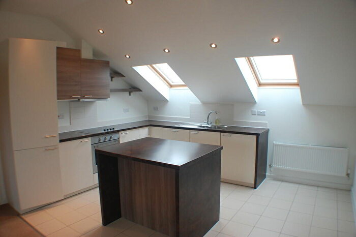 2 Bedroom Flat To Rent In Chudleigh Road, Exeter, EX2