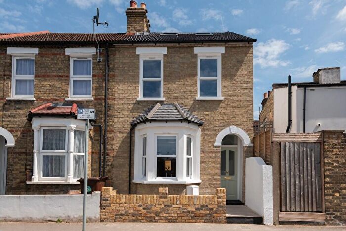 4 Bedroom End Of Terrace House For Sale In Byron Road, London, E17