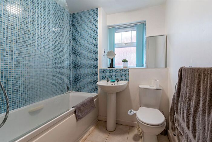 1 Bedroom Flat To Rent In Monyhull Hall Road, Birmingham, B30