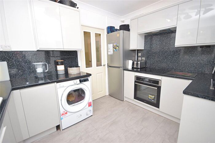 2 Bedroom Flat For Sale In Iveson Drive, Leeds, West Yorkshire, LS16