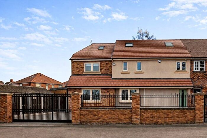 3 Bedroom Semi Detached House For Sale In Windmill Avenue, Doncaster, DN12