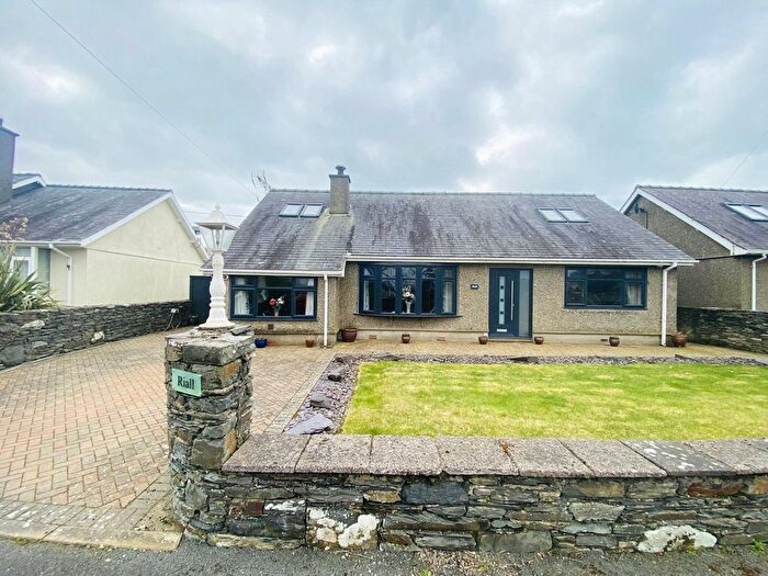 4 Bedroom Detached House For Sale In Morfa Bychan, Porthmadog, Gwynedd, LL49