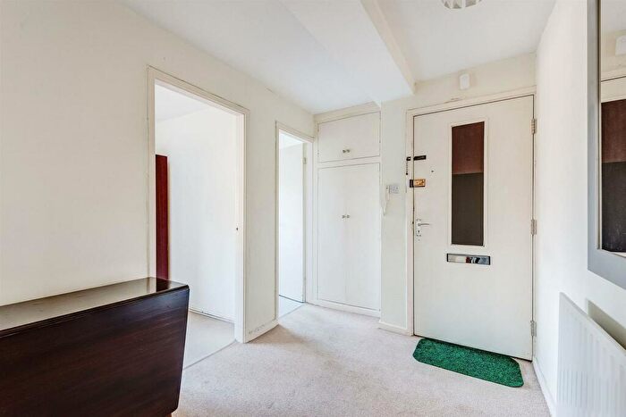 2 Bedroom Flat For Sale In Chesterwood Drive, Broomhill, Sheffield, S10
