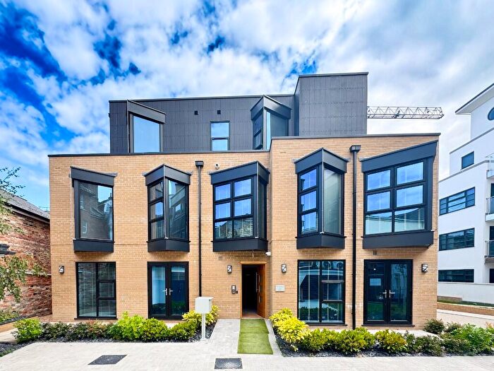 3 Bedroom Flat To Rent In Old Christchurch Road, Bournemouth, Dorset, BH1