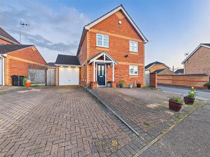 4 Bedroom Detached House For Sale In Roxwell Crescent, Wickford, Essex, SS12
