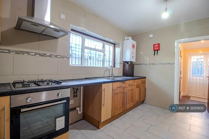 4 Bedroom End Of Terrace House To Rent In Central Park Road, London, E6