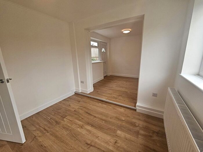 1 Bedroom Flat For Sale In Chesterfield Avenue, Benfleet, SS7