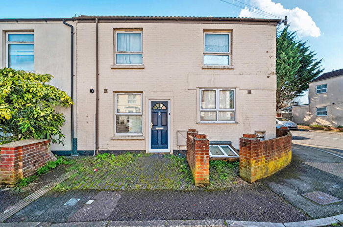 2 Bedroom Terraced House For Sale In Avenue Road, Southampton, Hampshire, SO14