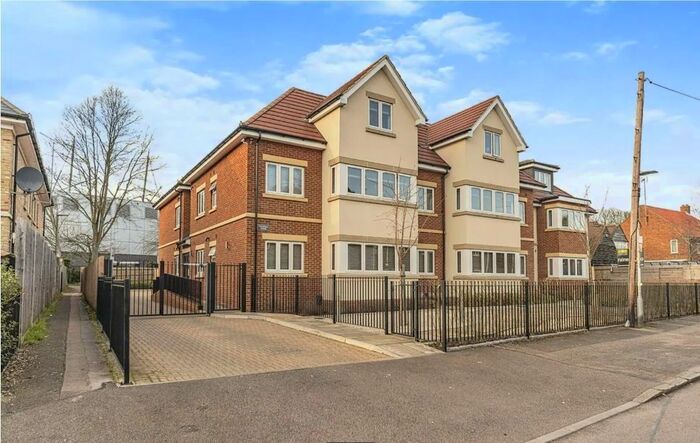 2 Bedroom Flat To Rent In Highfield House, Roe Green Lane, Hatfield, AL10
