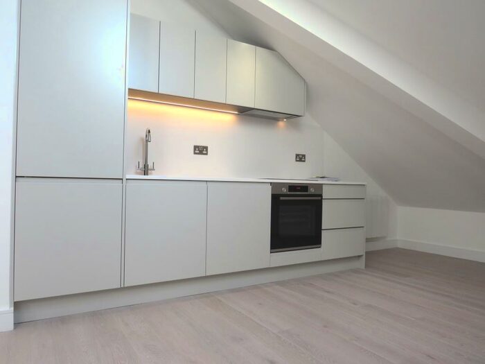 2 Bedroom Penthouse To Rent In New Road, Brentwood, CM14