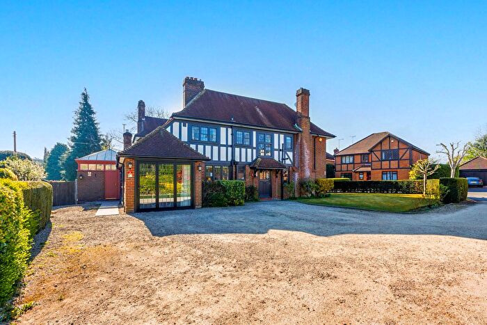 5 Bedroom Detached House For Sale In Kingswood Place, High Wycombe, Buckinghamshire, HP13