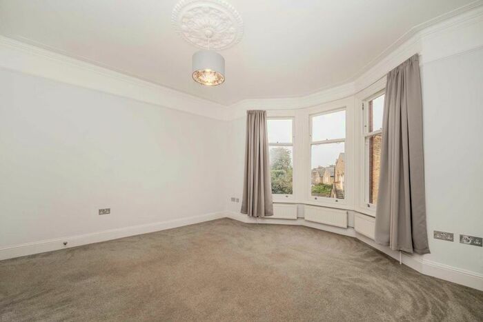 2 Bedroom Flat To Rent In Radbourne Road, London, SW12