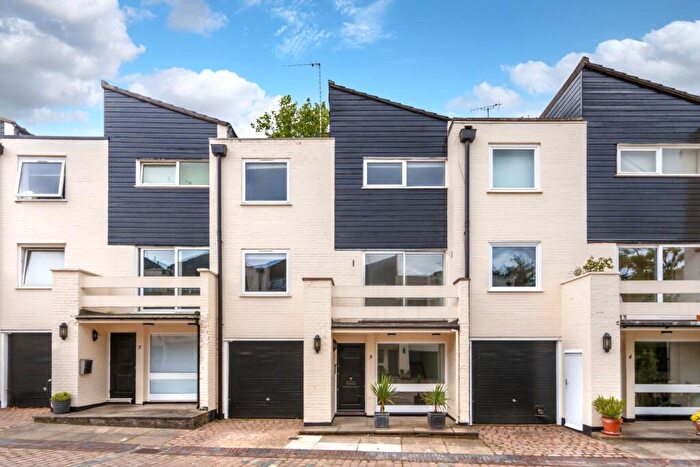5 Bedroom Terraced House For Sale In Bramalea Close, Highgate, N6