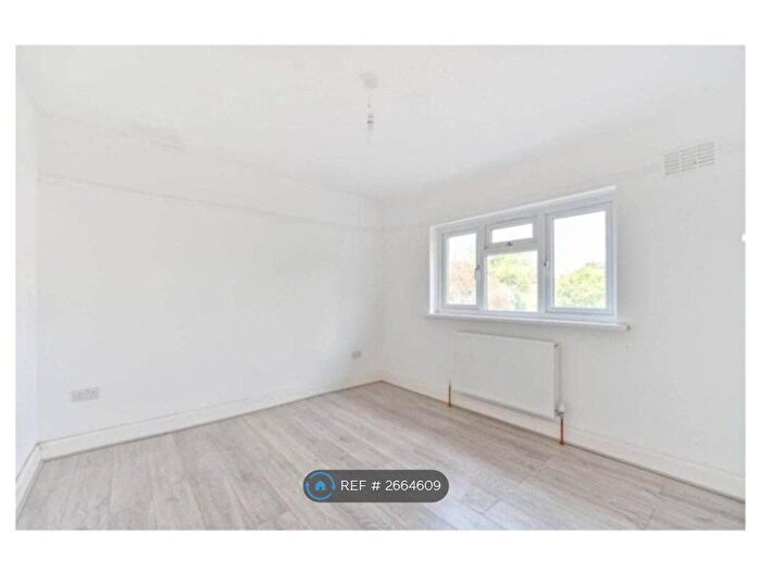4 Bedroom Semi-Detached House To Rent In River Way, Twickenham, TW2