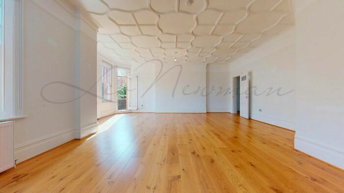 4 Bedroom Flat To Rent In Oakwood Court, London, W14