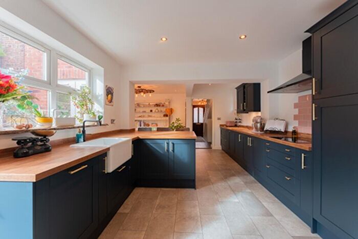 5 Bedroom End Of Terrace House For Sale In Eaton Road, CH48
