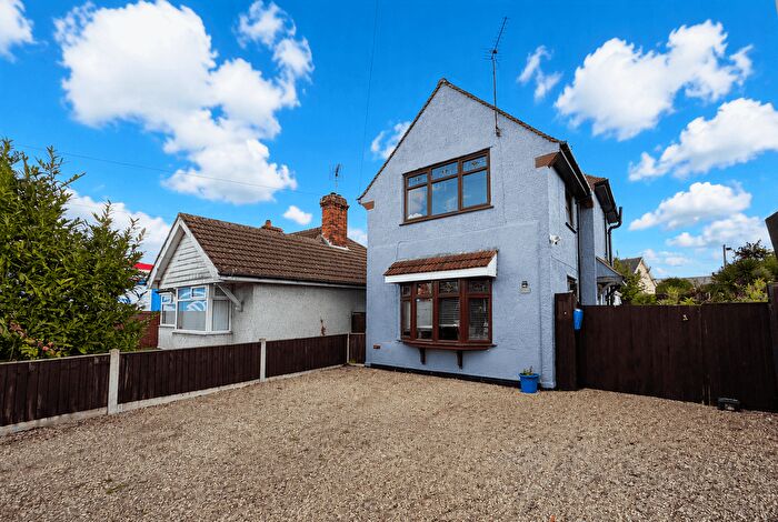 2 Bedroom Detached House For Sale In Normanston Drive, Lowestoft, NR32