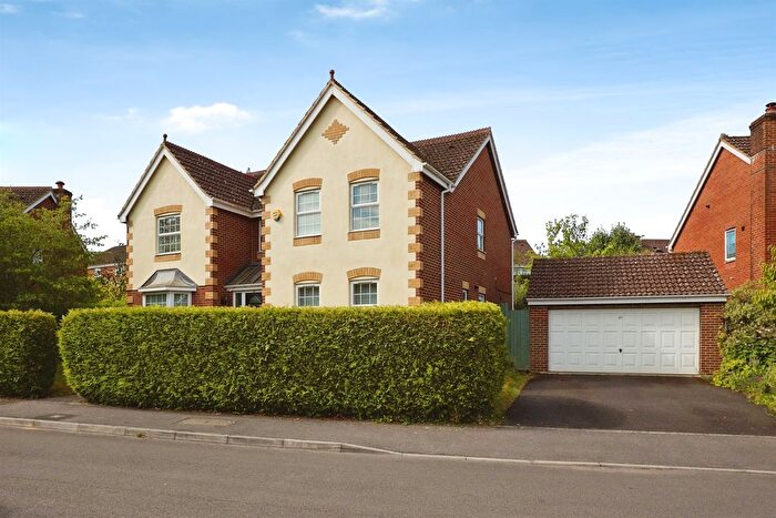 5 Bedroom Detached House For Sale In Longhill Drive, Salisbury, SP2