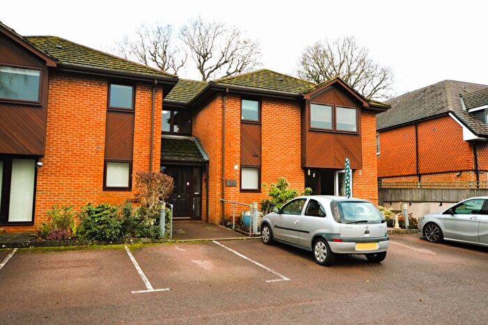 1 Bedroom Retirement Property For Sale In Lightwater Road, Lightwater, GU18