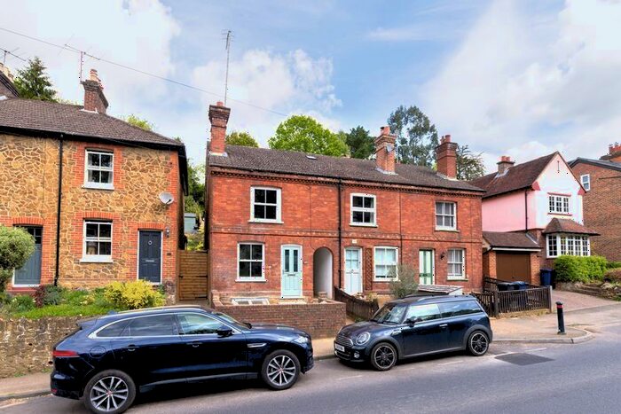 2 Bedroom Cottage To Rent In Brighton Road, Godalming, GU7