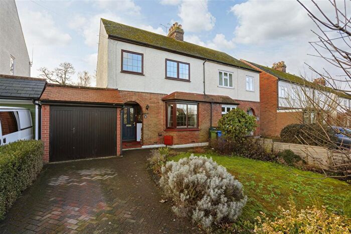 4 Bedroom Semi-Detached House For Sale In Park Avenue, Sittingbourne, ME10