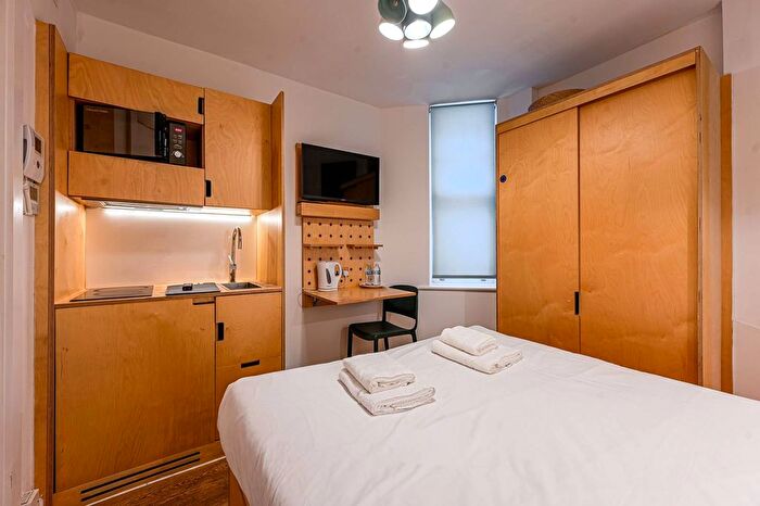 Studio To Rent In .Earl's Court, Earls Court, London, SW5