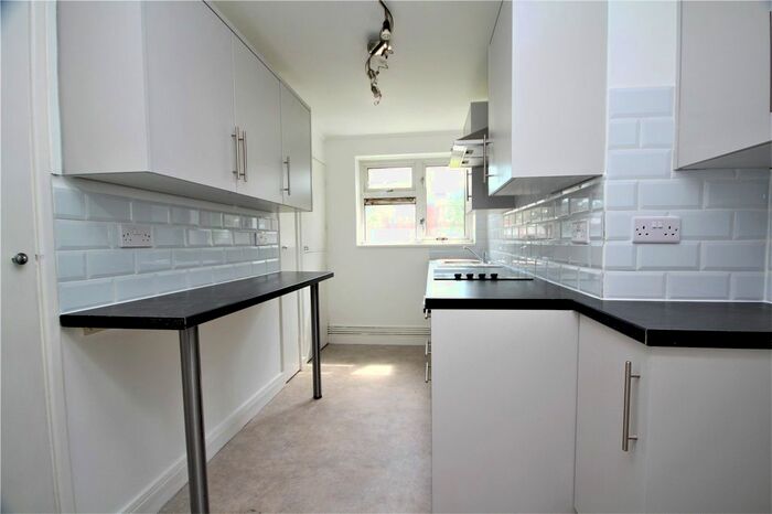 2 Bedroom Flat To Rent In Warren Court, Sompting Road, Lancing, West Sussex, BN15