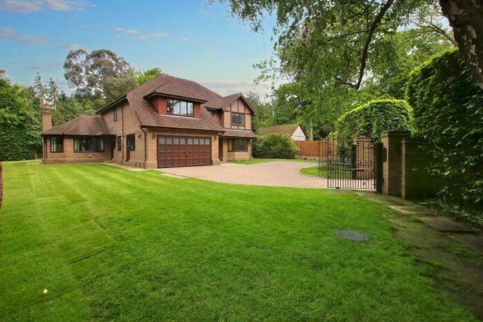 6 Bedroom Detached House To Rent In West Byfleet, KT14