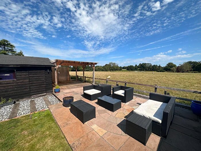 3 Bedroom Semi-Detached House For Sale In Pirbright, GU24