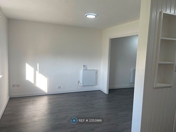 Studio To Rent In Shakespeare Road, Royal Wootton Bassett, Swindon, SN4