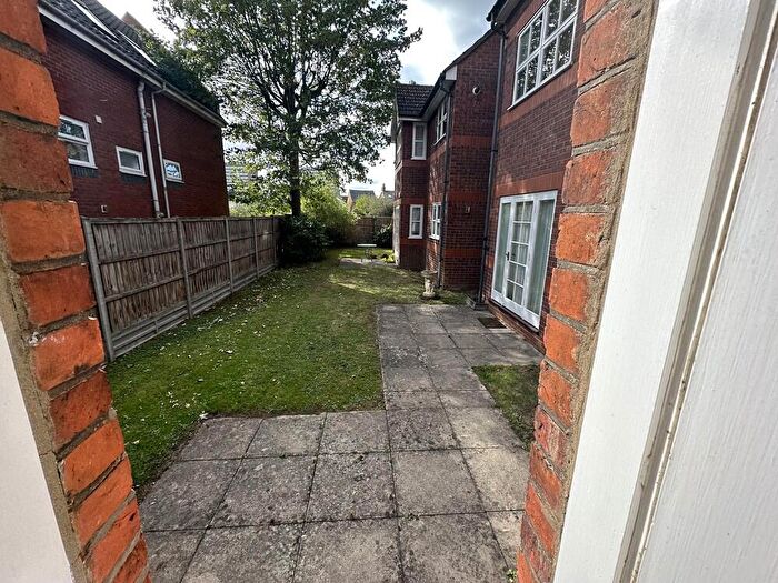 2 Bedroom Flat To Rent In Flat De Parys Avenue, Bedford, MK40
